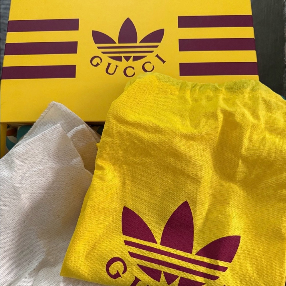 Gucci / Adidas Cream and Navy Classic Sneakers - Picture 12 of 12